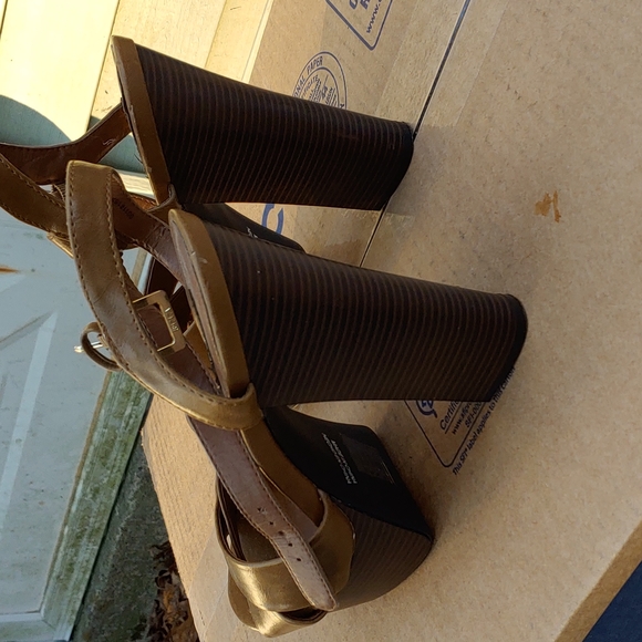 Forever 21 heels - Picture 4 of 6